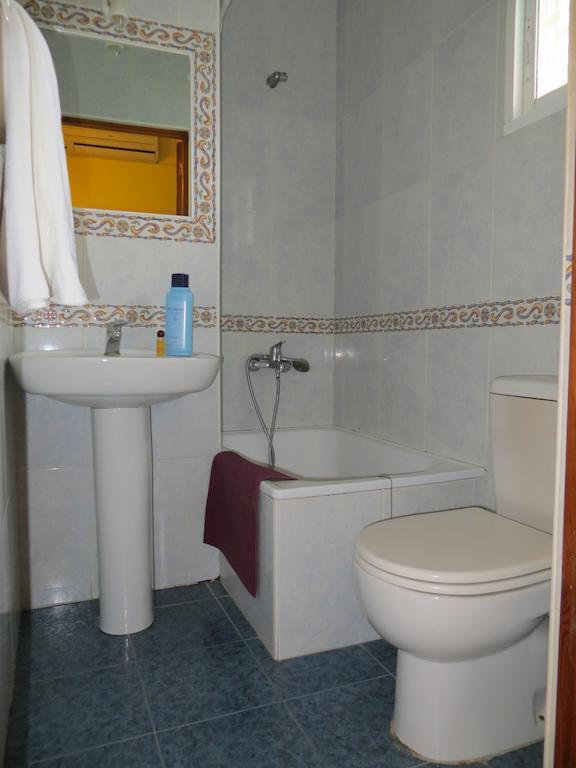 Hostal Restaurante Reina El Tejar Екстериор снимка